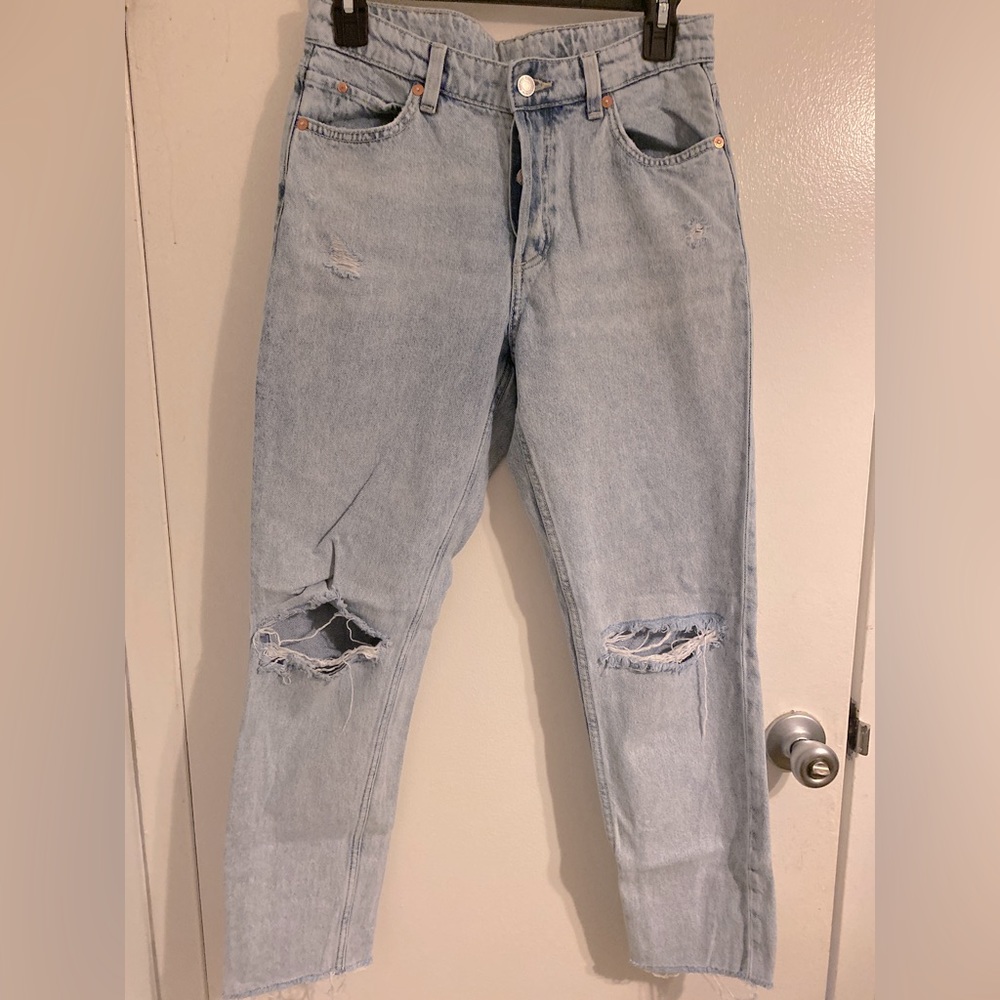 Light denim distressed jeans